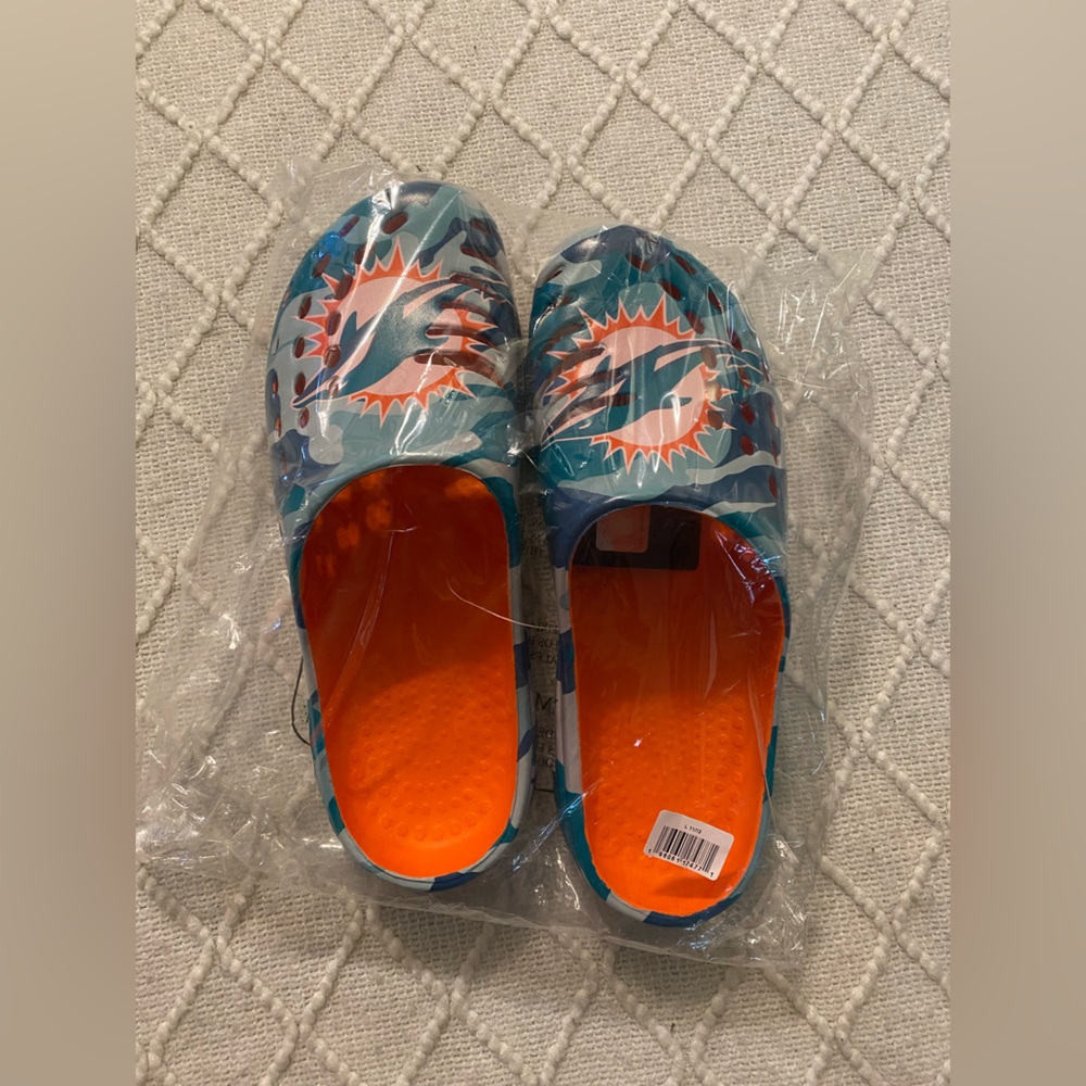 ✨NWT✨ Men’s Miami Dolphins Clogs